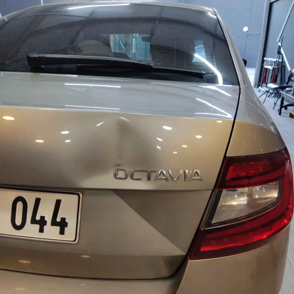 Skoda Octavia Bagaj Kapağı Göçük Düzeltme - Öncesi